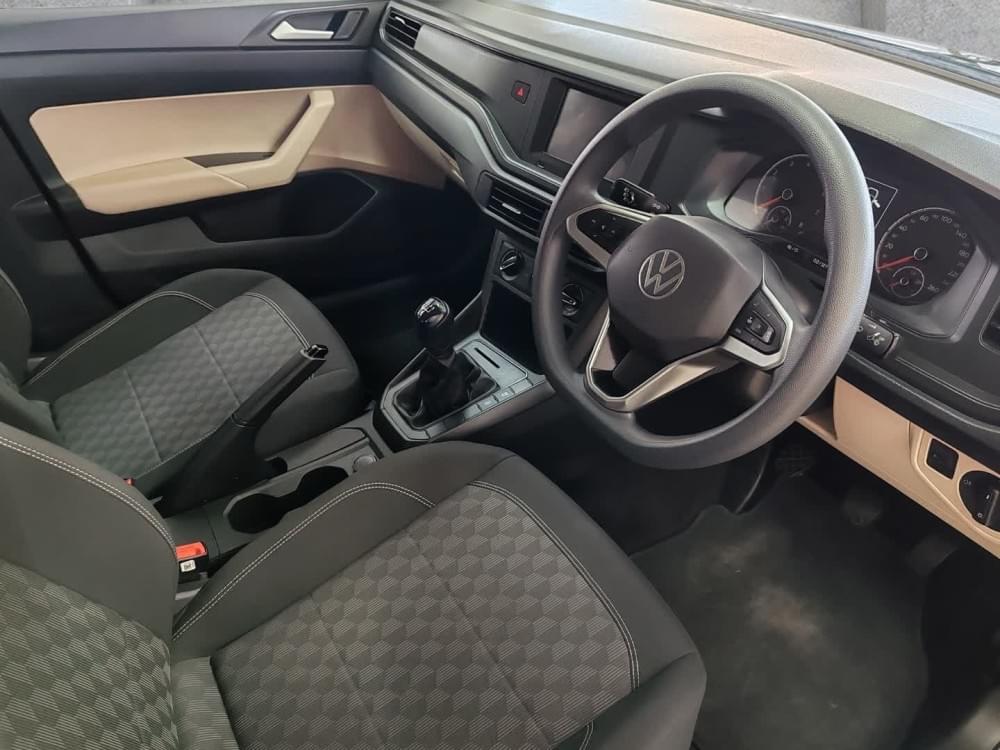 Volkswagen Polo Sedan 1.6 Base