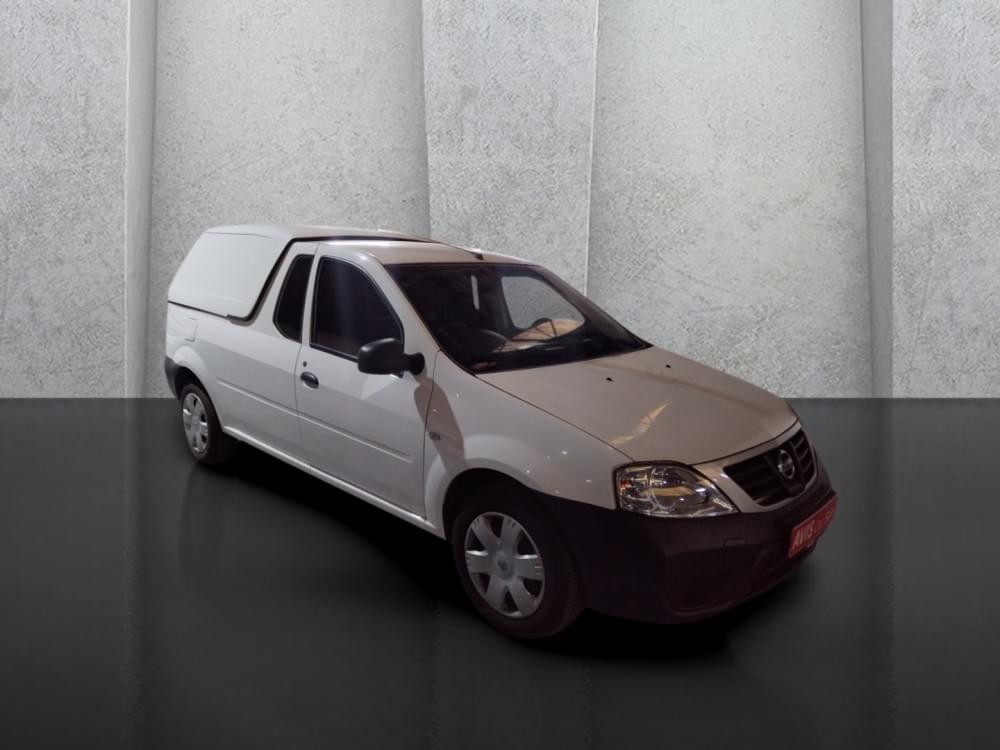 Nissan Np200 1.6 8V Base + Ac Safety