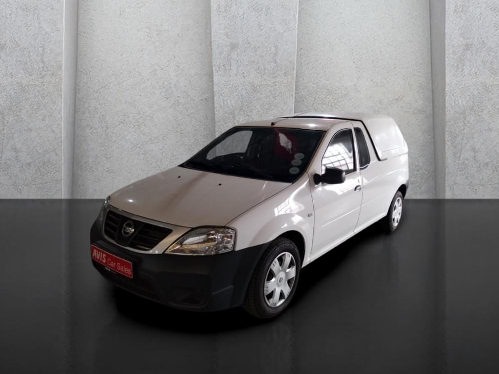 Nissan Np200 1.6 8V Base + Ac Safety