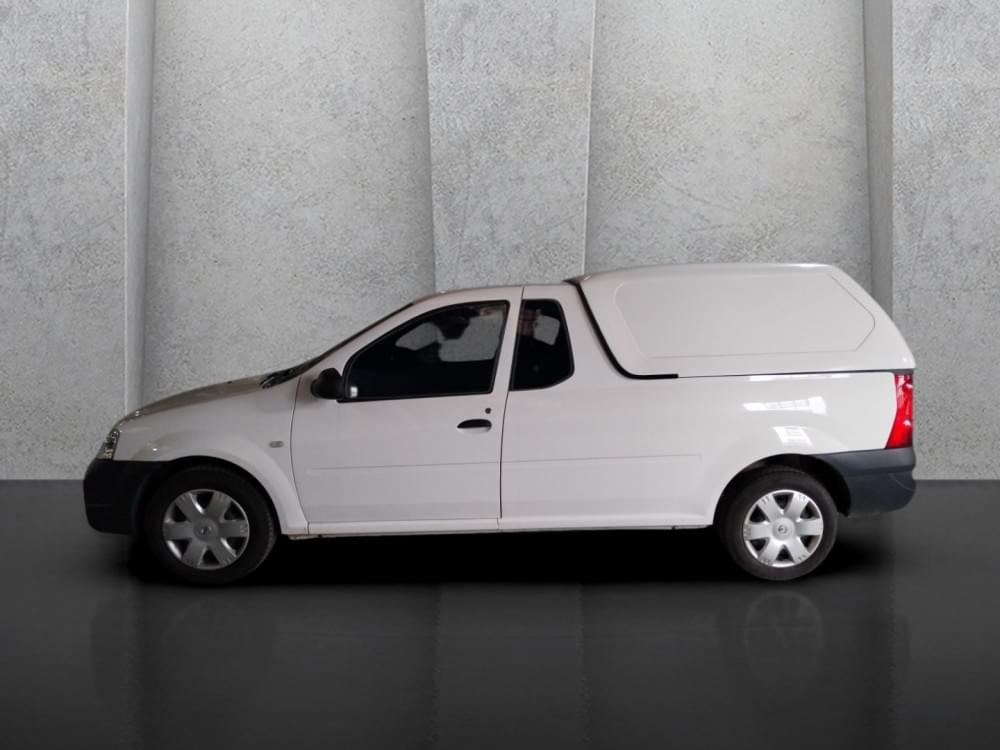 Nissan Np200 1.6 8V Base + Ac Safety