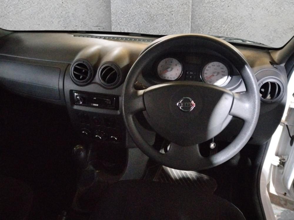 Nissan Np200 1.6 8V Base + Ac Safety