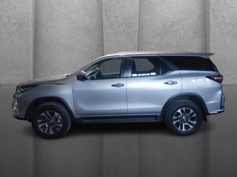Toyota Fortuner 2.4 Gd-6 Rb At