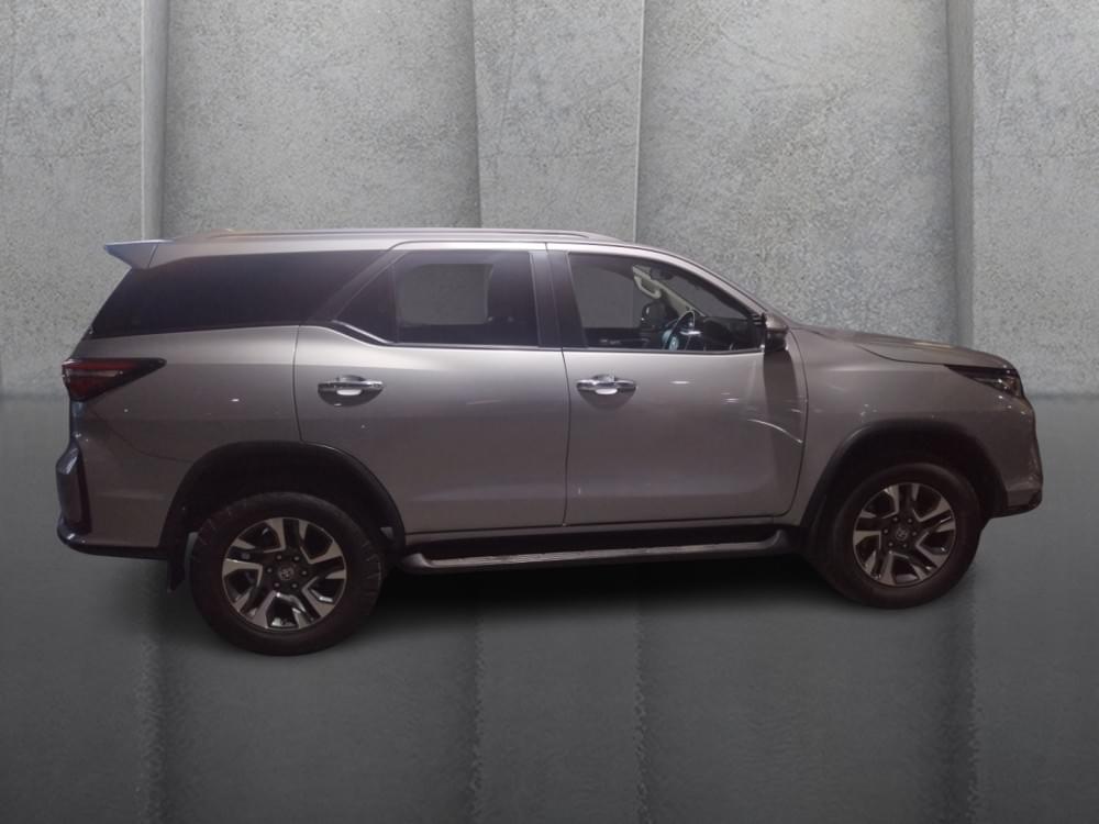 Toyota Fortuner 2.4 Gd-6 Rb At