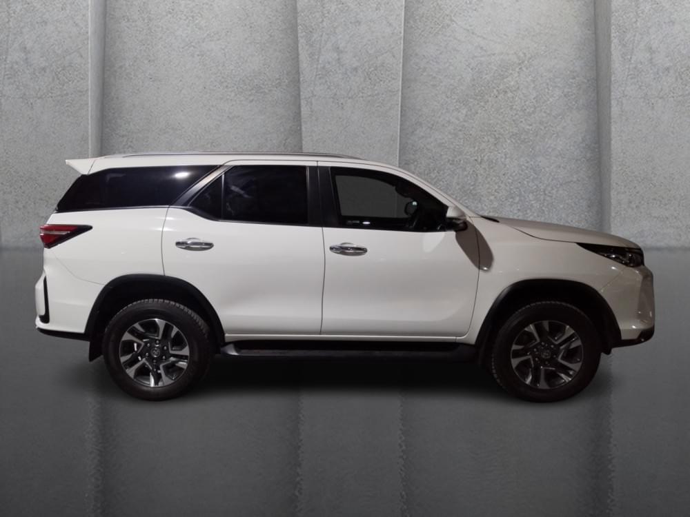 Toyota Fortuner 2.4 Gd-6 Rb At
