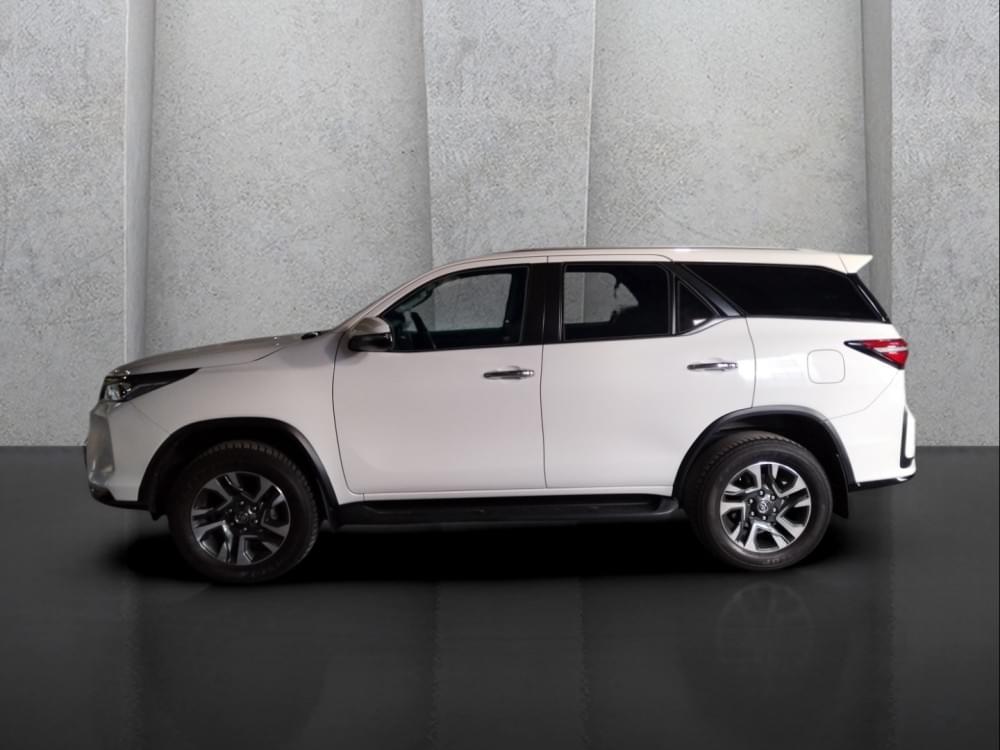 Toyota Fortuner 2.4 Gd-6 Rb At