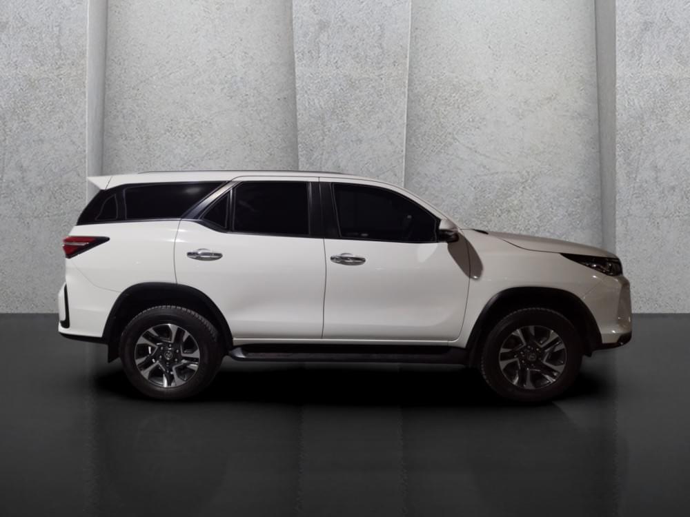Toyota Fortuner 2.4 Gd-6 Rb At