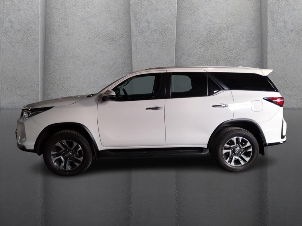 Toyota Fortuner 2.4 Gd-6 Rb At