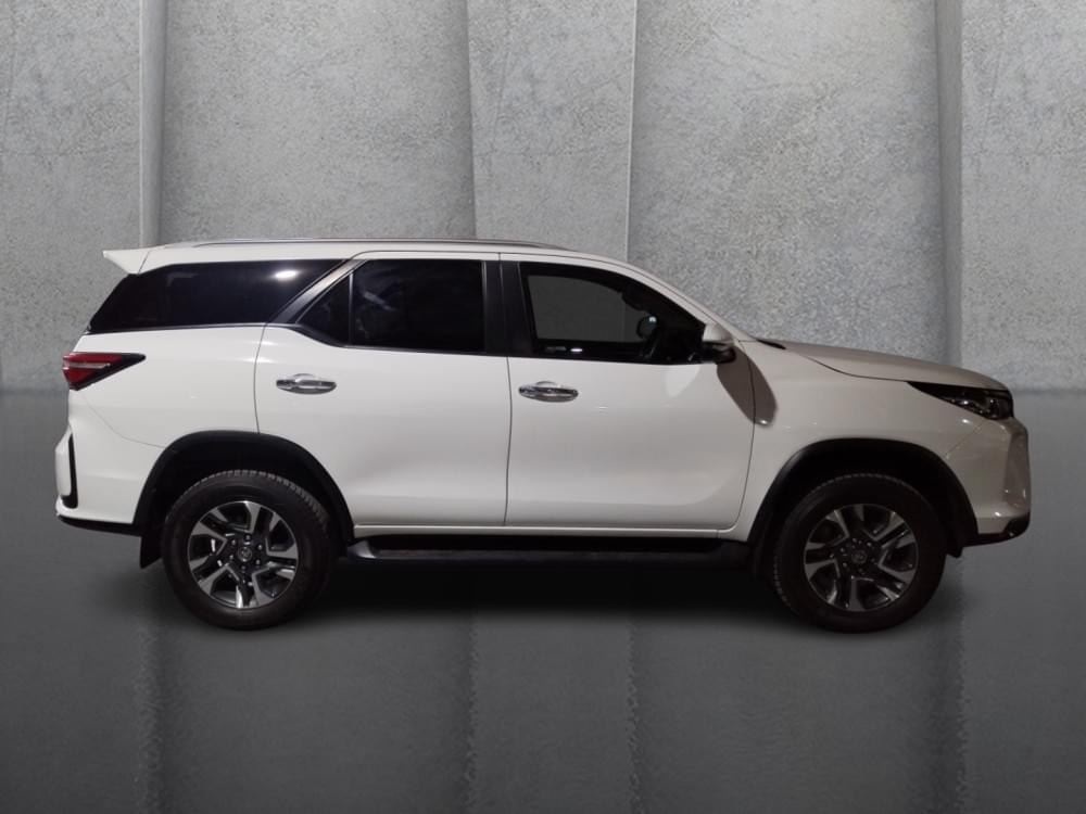 Toyota Fortuner 2.4 Gd-6 Rb At