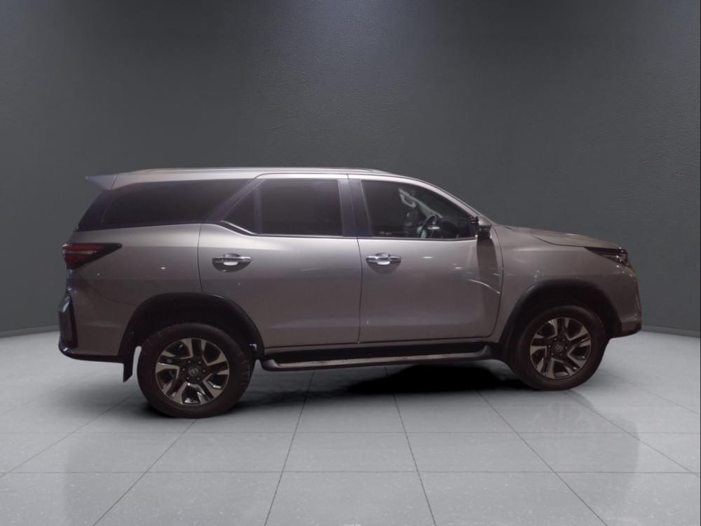 Toyota Fortuner 2.4 Gd-6 Rb 6At