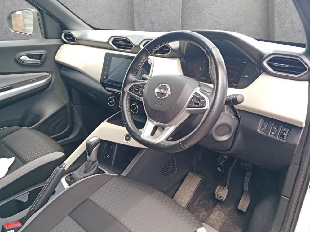 Nissan Magnite 1.0 Acenta Cvt Oled