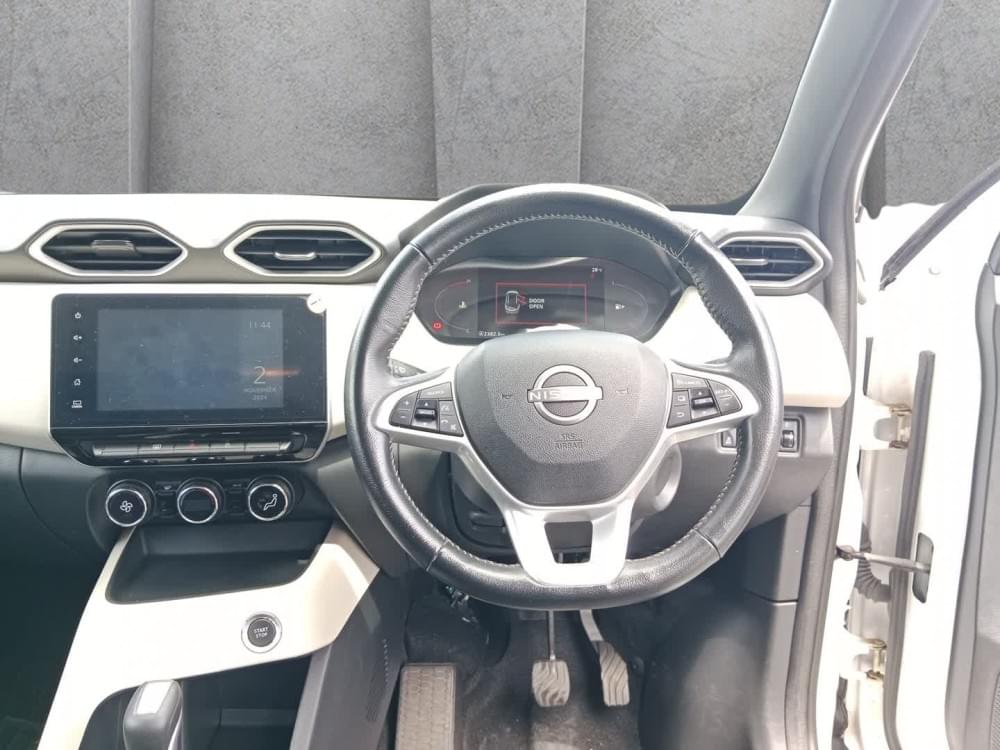 Nissan Magnite 1.0 Acenta Cvt Oled