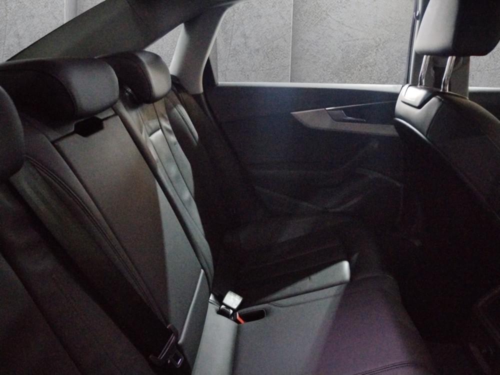 Audi A4 Sedan 40 Tfsi S Tronic S Line