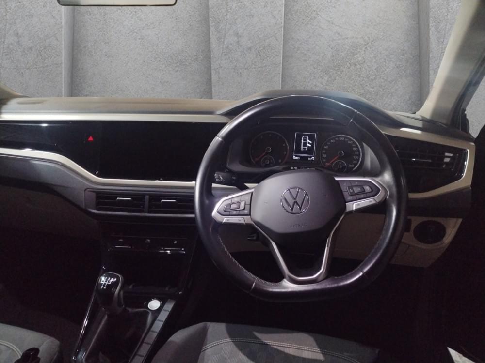 Volkswagen Polo Sedan 1.6 Life