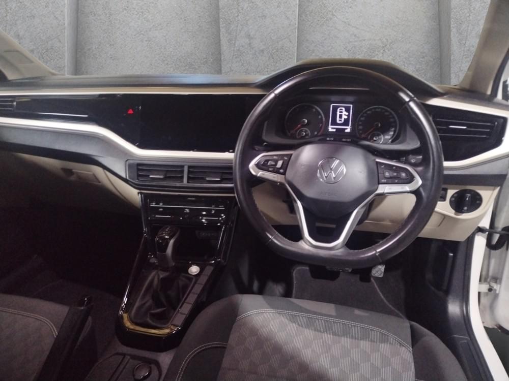 Volkswagen Polo Sedan 1.6 Life Tiptronic