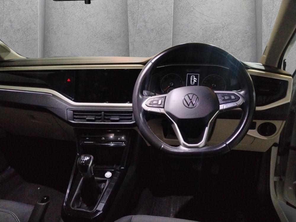 Volkswagen Polo Sedan 1.6 Life Tiptronic
