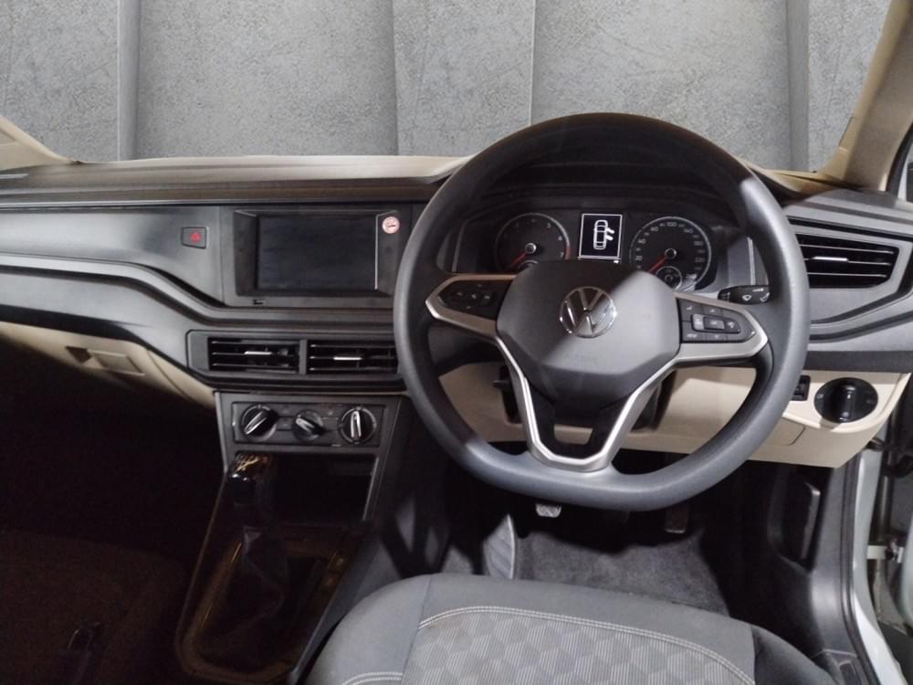 Volkswagen Polo Sedan 1.6 Base