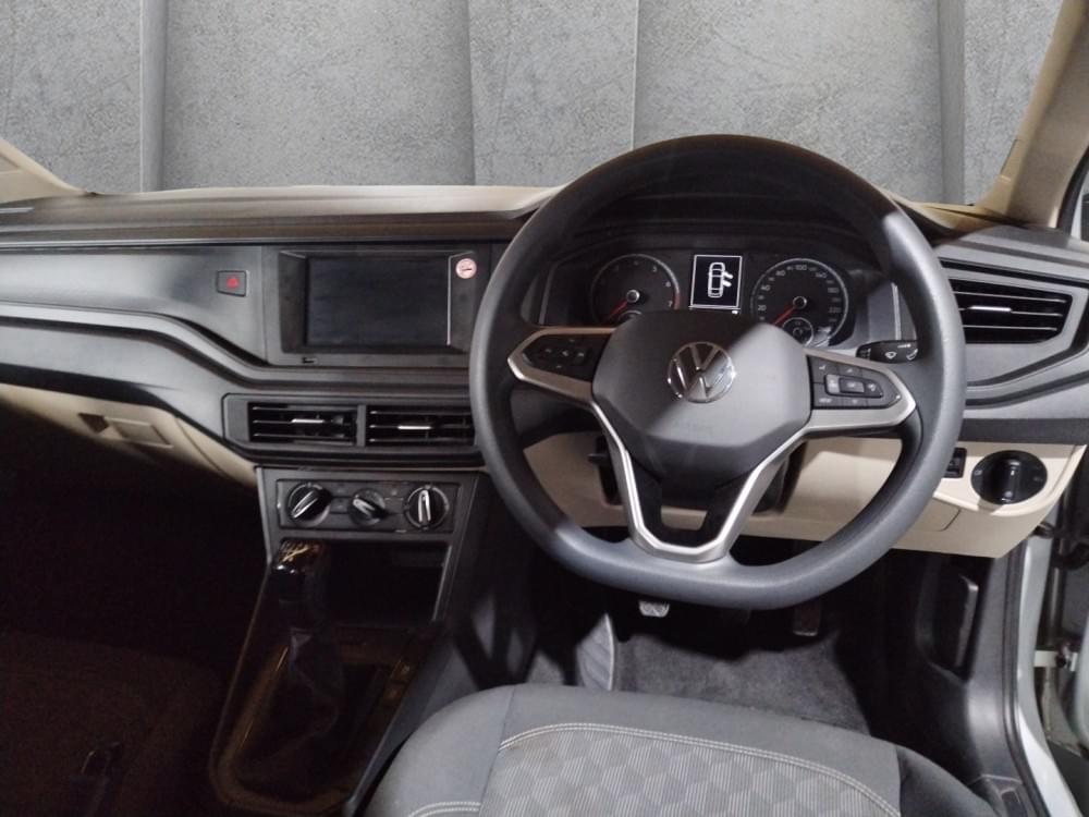 Volkswagen Polo Sedan 1.6 Base