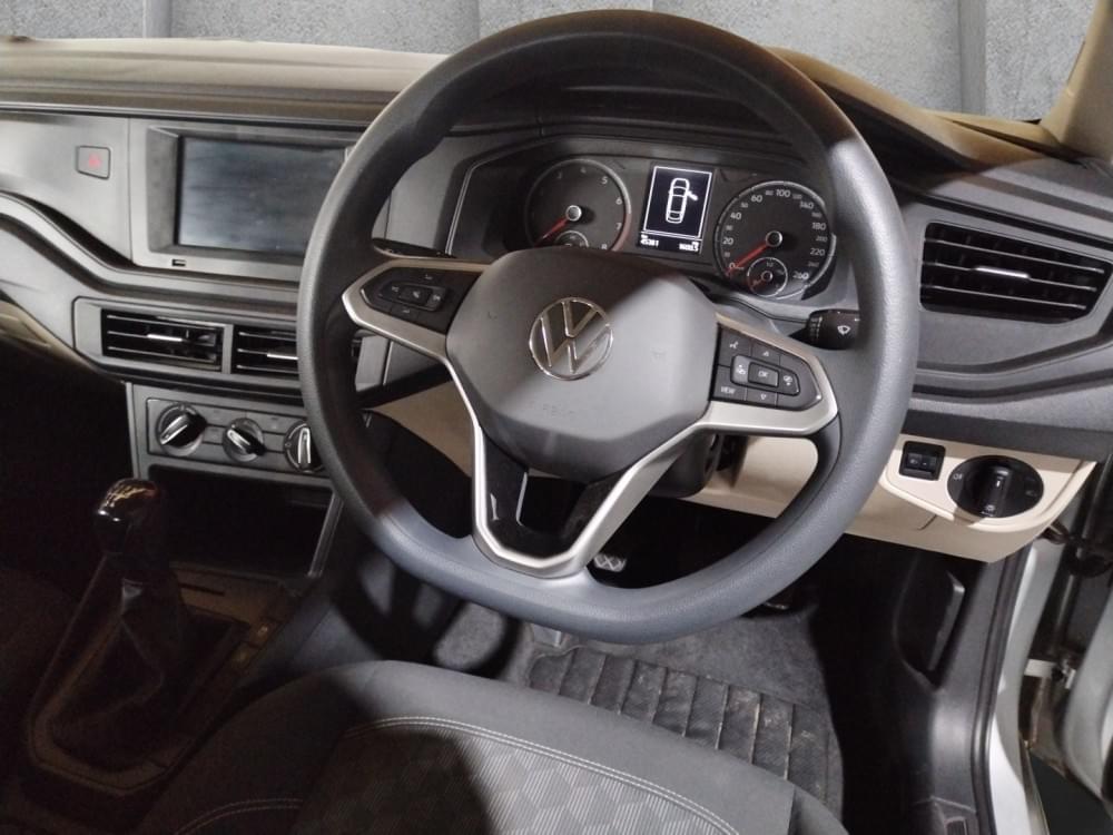 Volkswagen Polo Sedan 1.6 Base