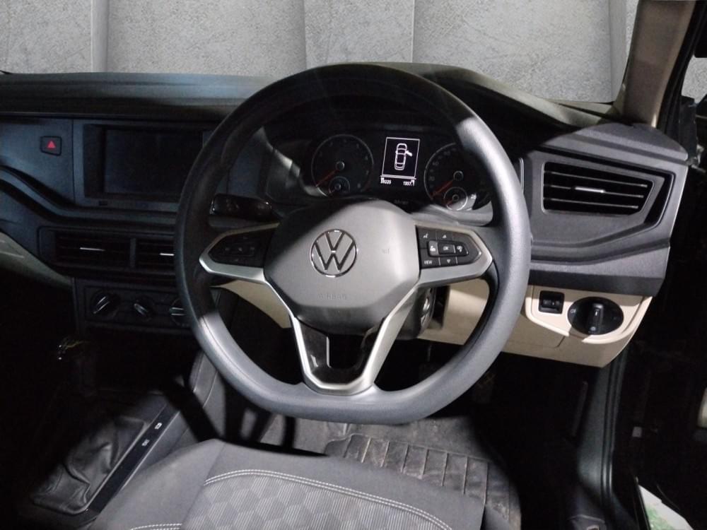 Volkswagen Polo Sedan 1.6 Life