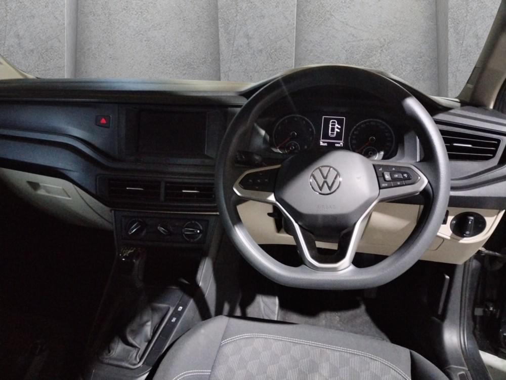 Volkswagen Polo Sedan 1.6 Life