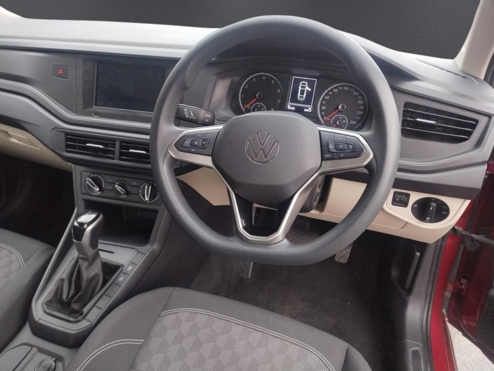Volkswagen Polo Sedan 1.6 Tiptronic