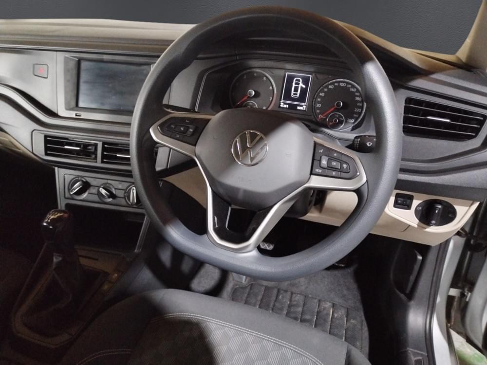 Volkswagen Polo Sedan 1.6 Base