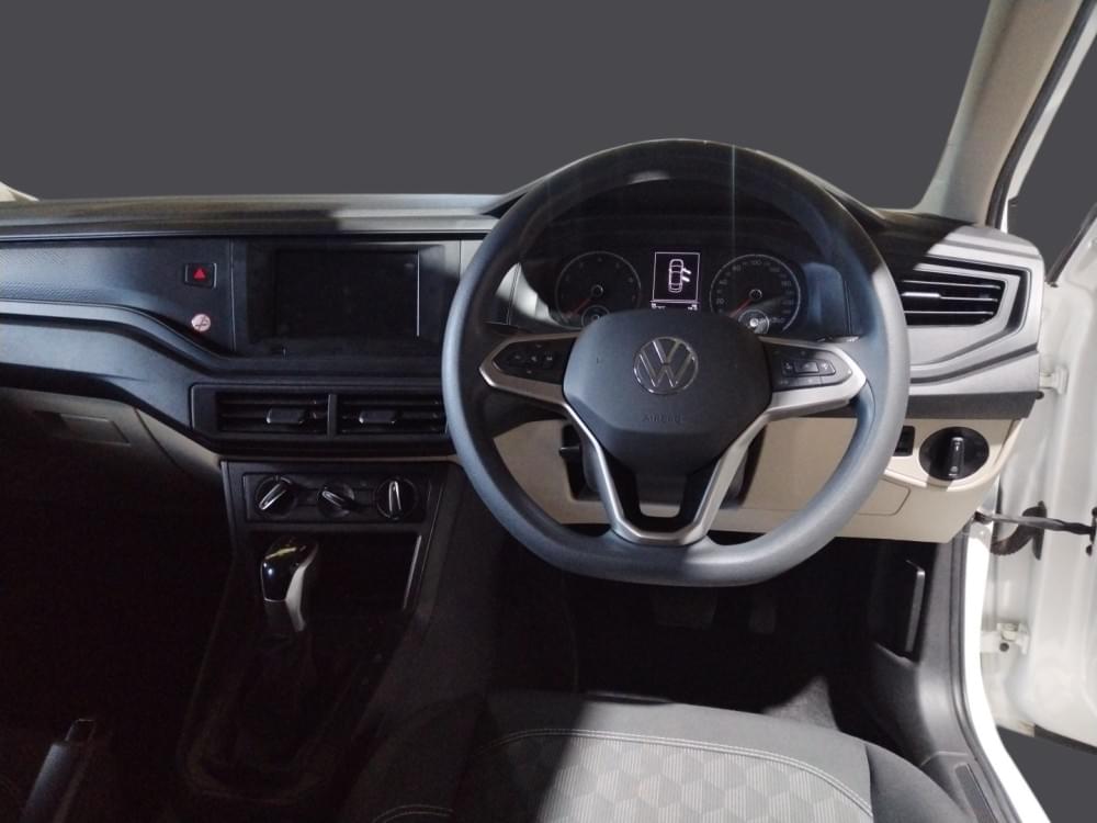 Volkswagen Polo Sedan 1.6 Base