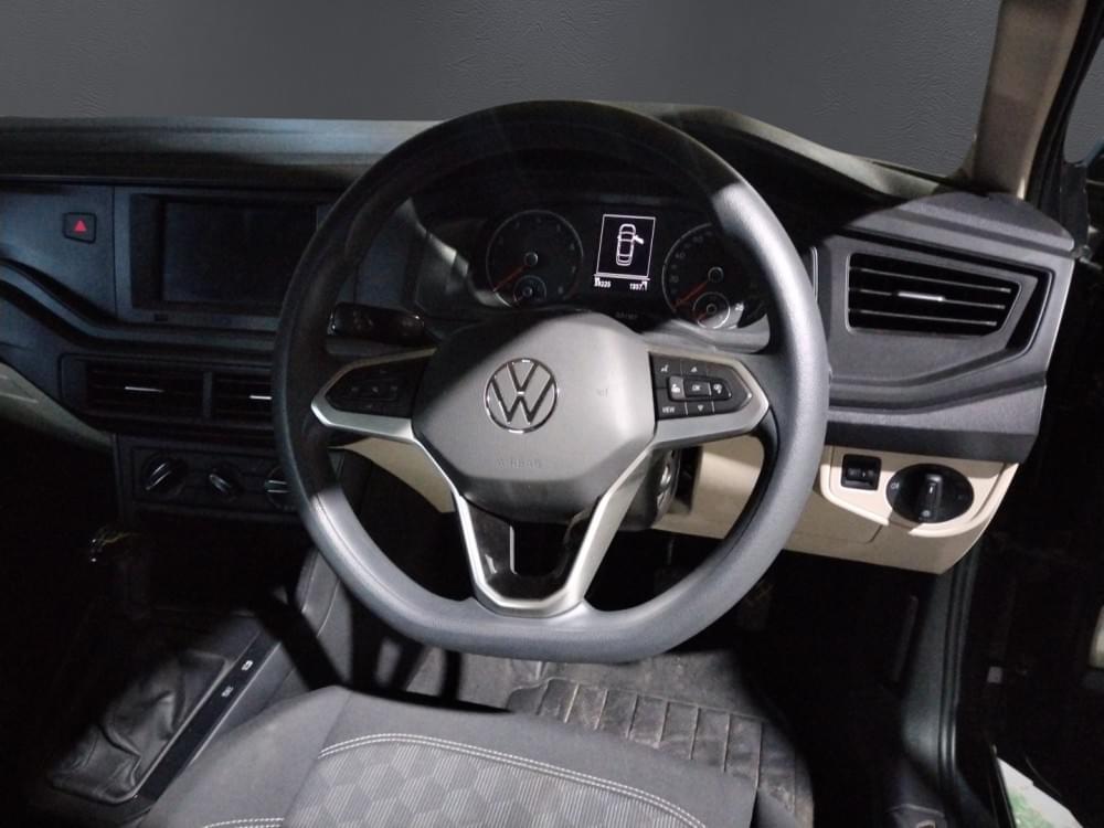 Volkswagen Polo Sedan 1.6 Base