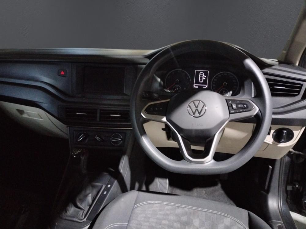 Volkswagen Polo Sedan 1.6 Base