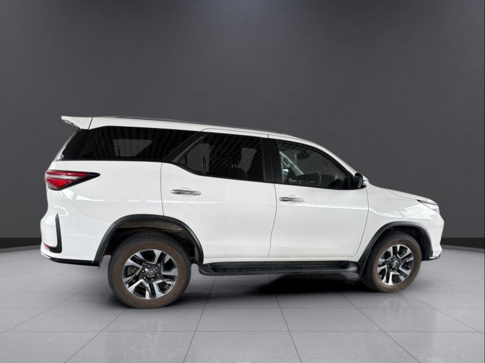 Toyota Fortuner 2.4 Gd-6 Rb At