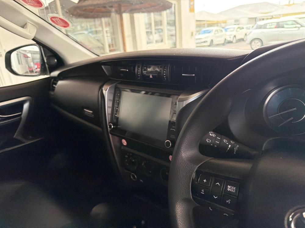 Toyota Fortuner 2.4 Gd-6 Rb At