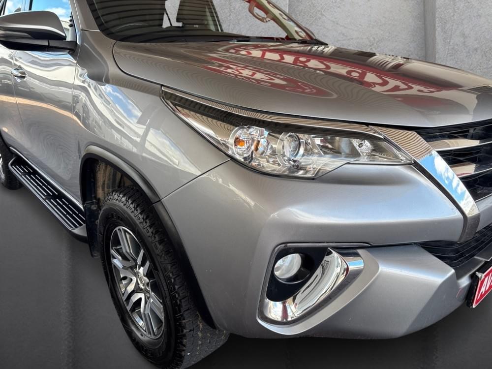 Toyota Fortuner 2.4 Gd-6 Raised Body At