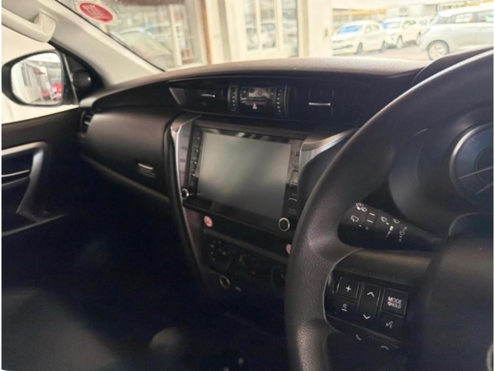 Toyota Fortuner 2.4 Gd-6 Rb At