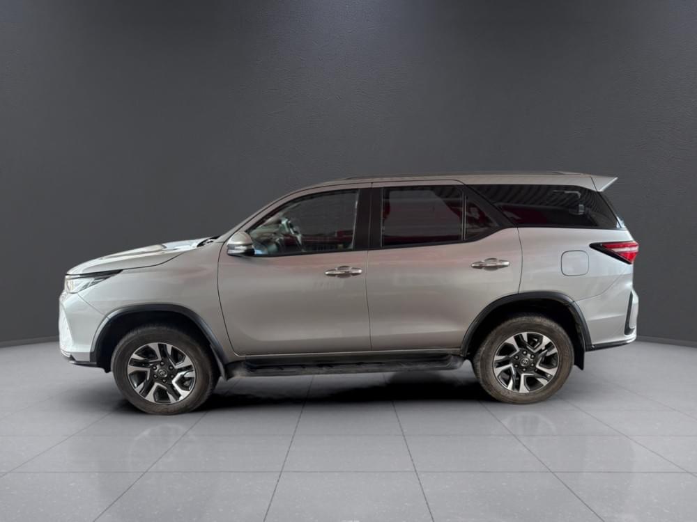 Toyota Fortuner 2.4 Gd-6 Rb At