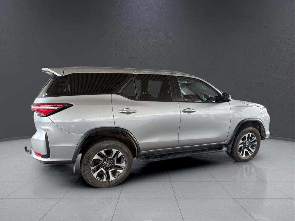 Toyota Fortuner 2.4 Gd-6 Rb At