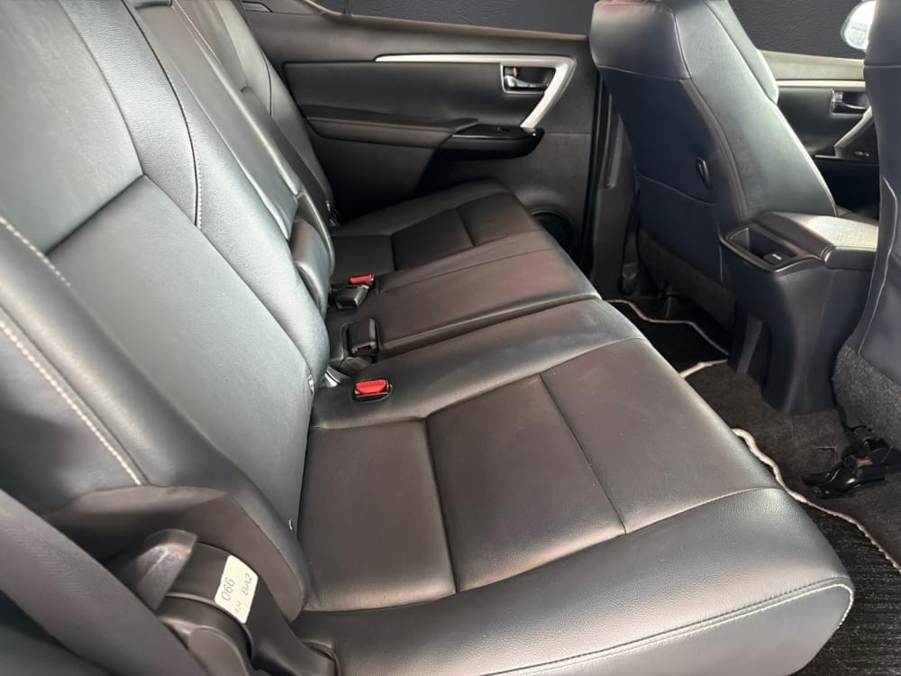 Toyota Fortuner 2.4 Gd-6 Rb At