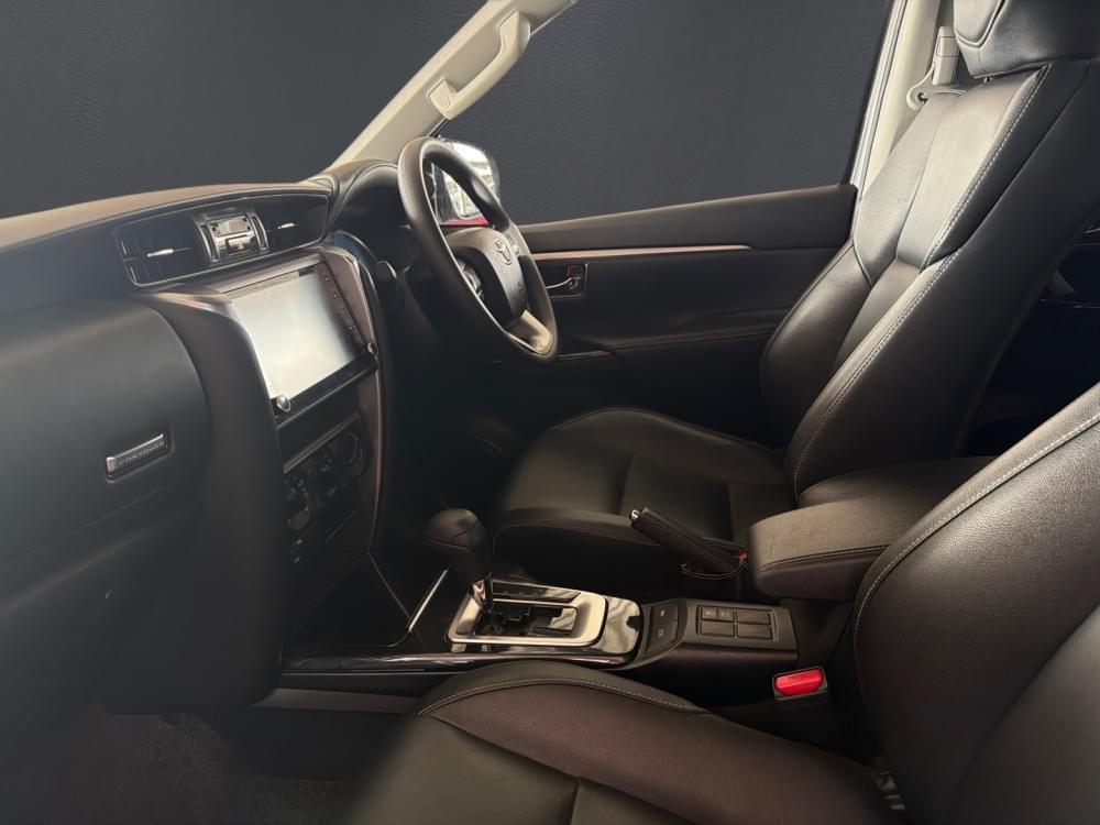 Toyota Fortuner 2.4 Gd-6 Rb At
