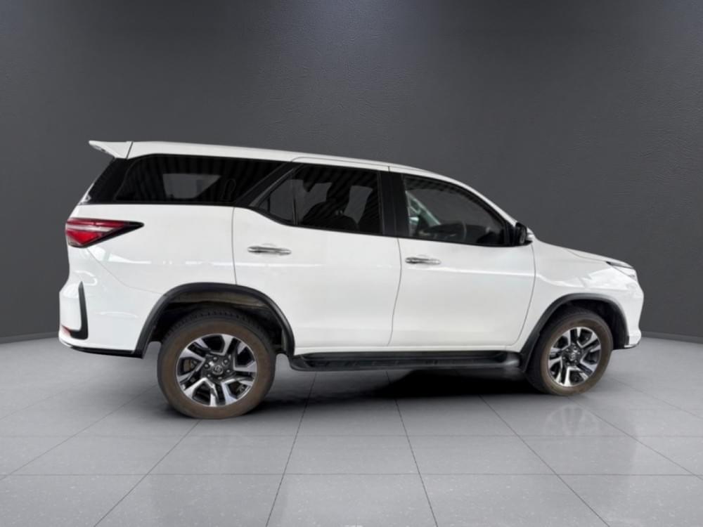 Toyota Fortuner 2.4 Gd-6 Rb At