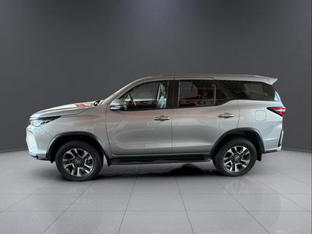 Toyota Fortuner 2.4 Gd-6 Rb At