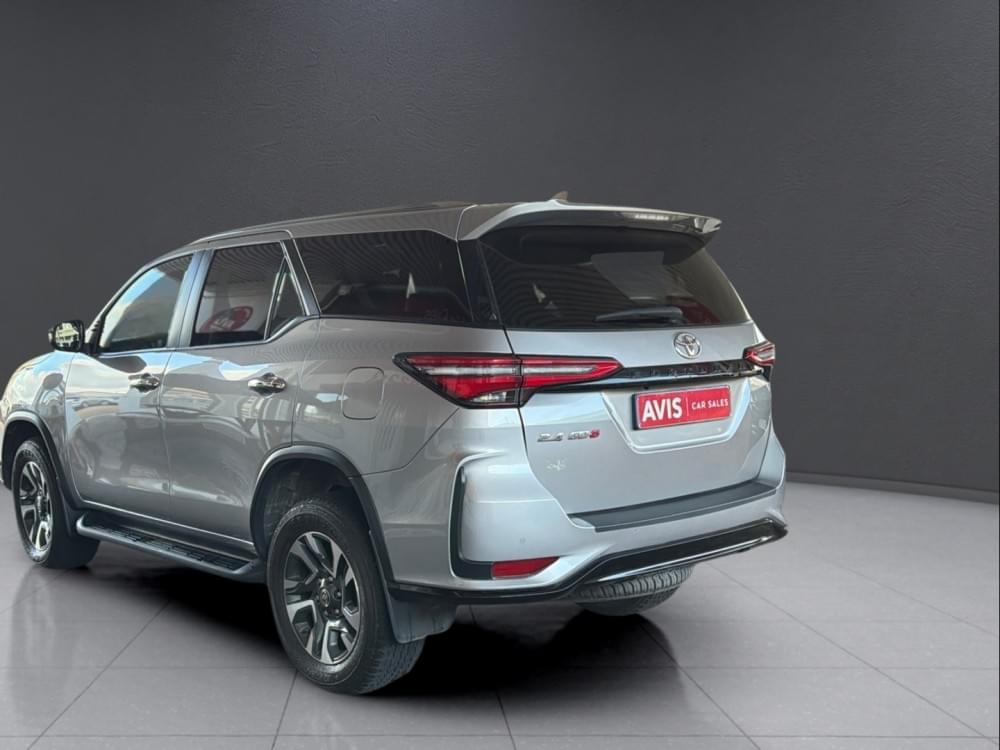 Toyota Fortuner 2.4 Gd-6 Rb At