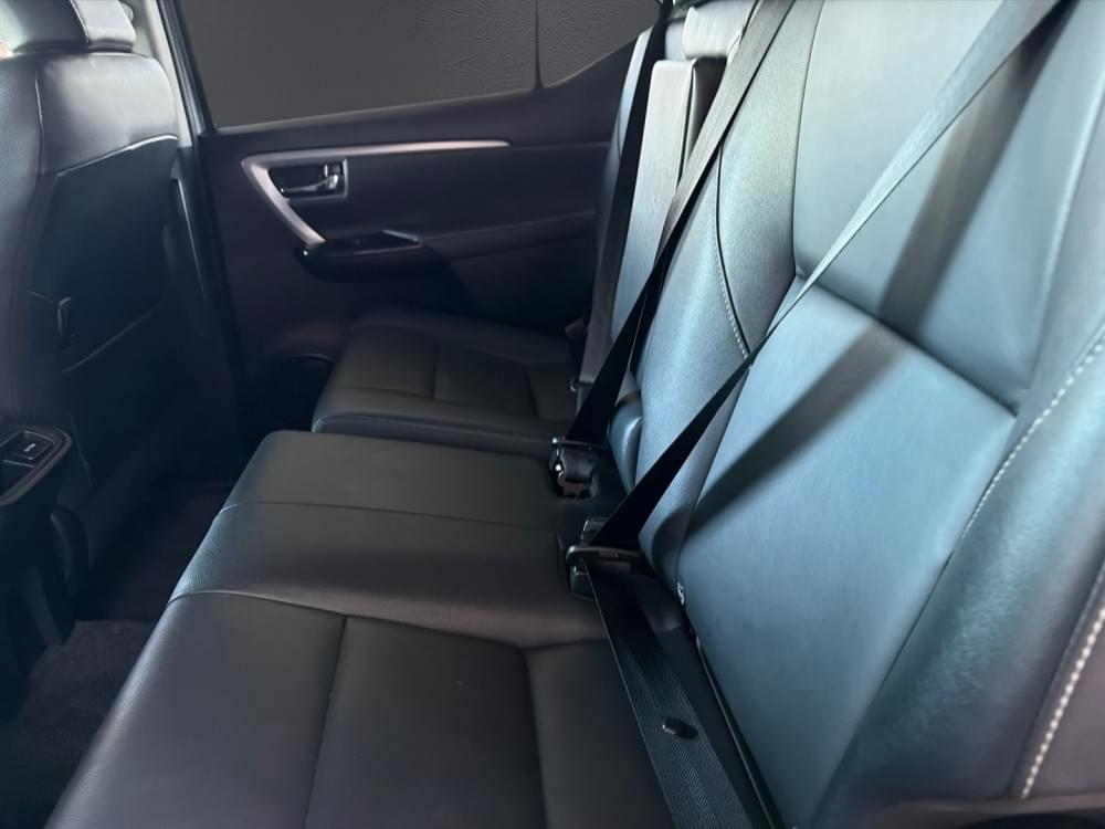 Toyota Fortuner 2.4 Gd-6 Rb At