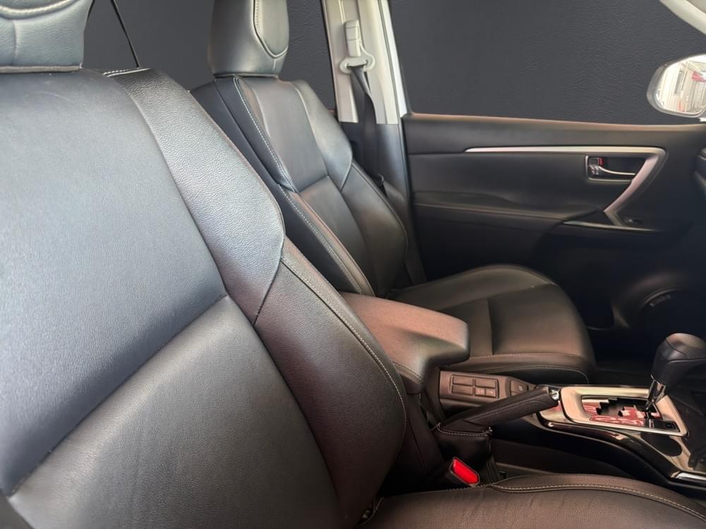 Toyota Fortuner 2.4 Gd-6 Rb At