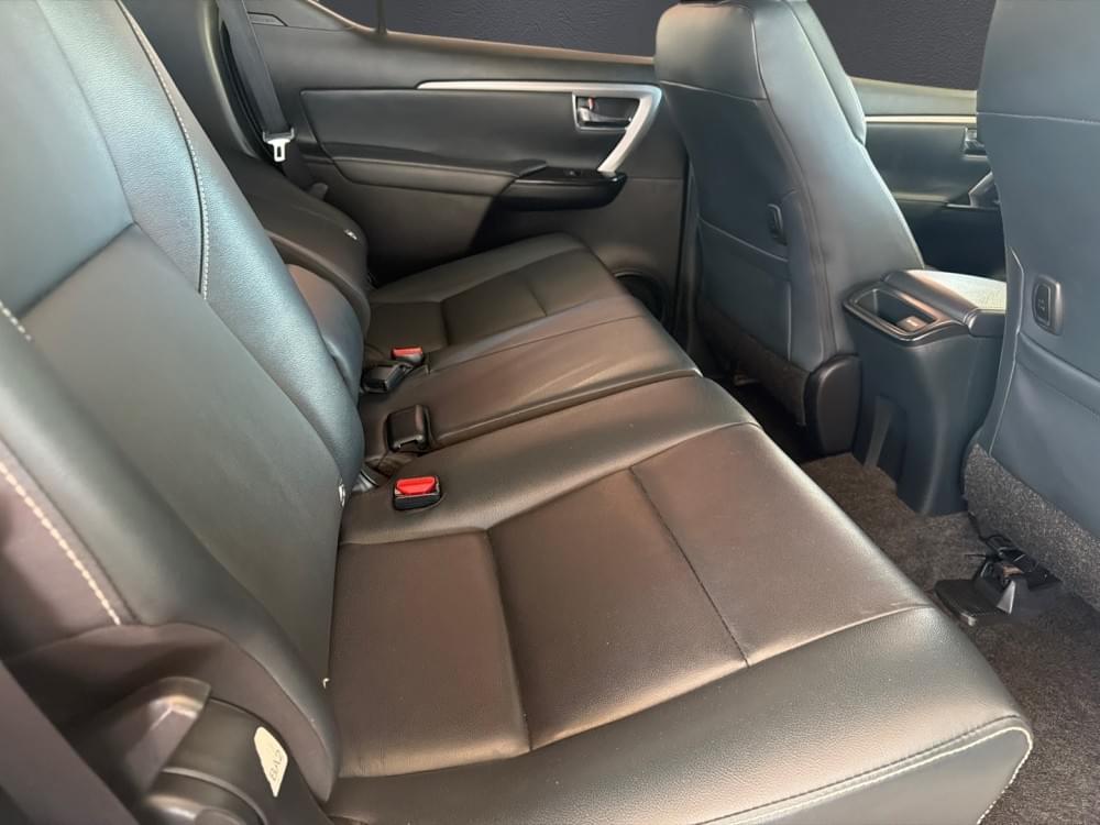 Toyota Fortuner 2.4 Gd-6 Rb At