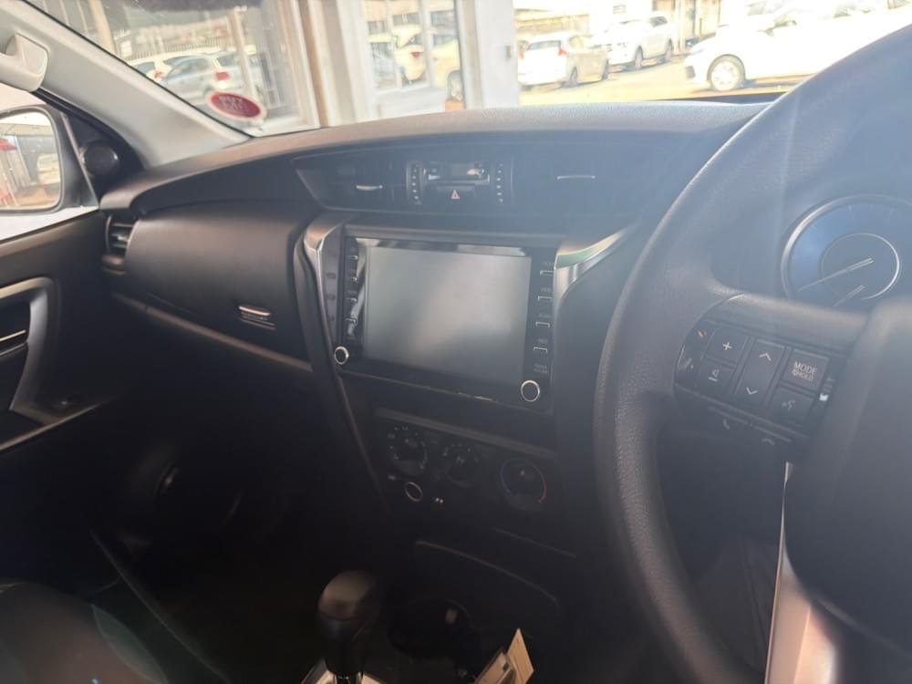 Toyota Fortuner 2.4 Gd-6 Rb At
