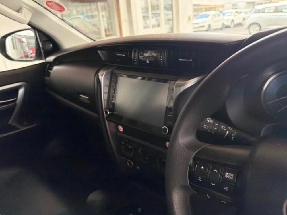 Toyota Fortuner 2.4 Gd-6 Rb At