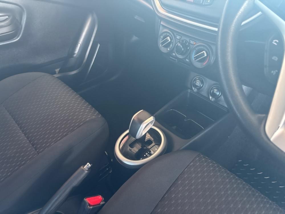 Toyota Vitz 1.0 Xr Amt