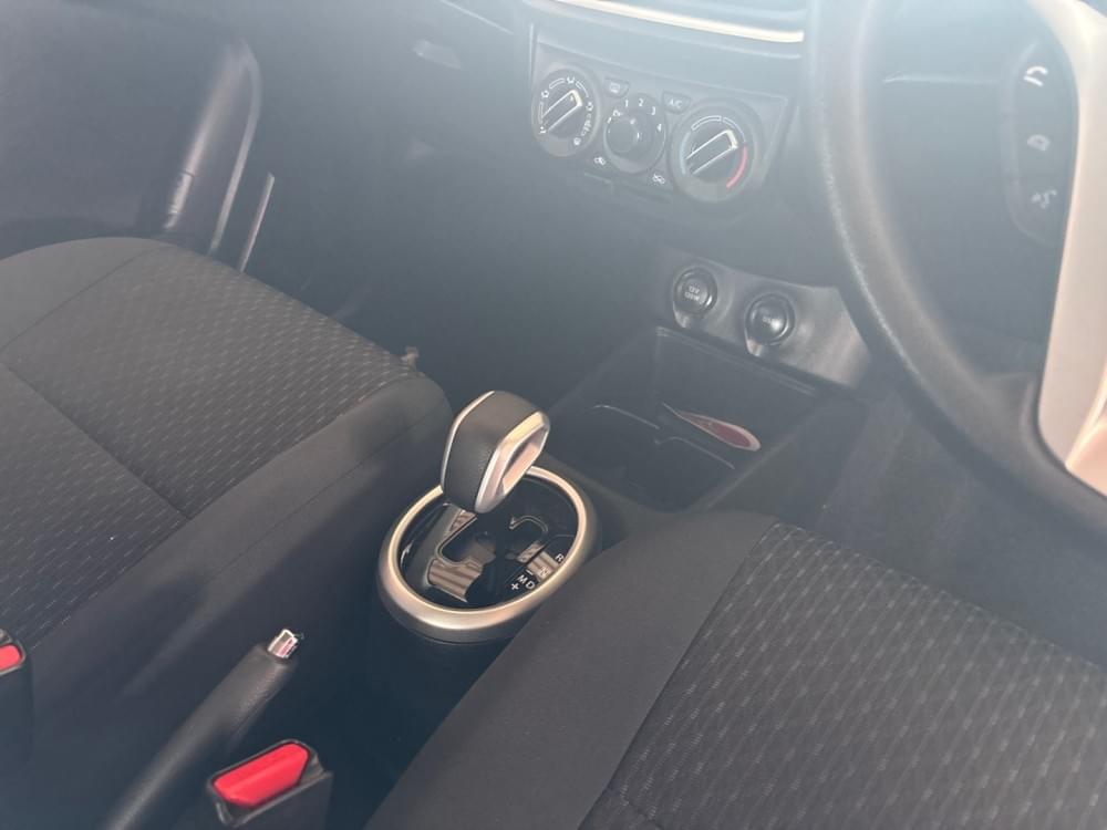 Toyota Vitz 1.0 Xr Amt