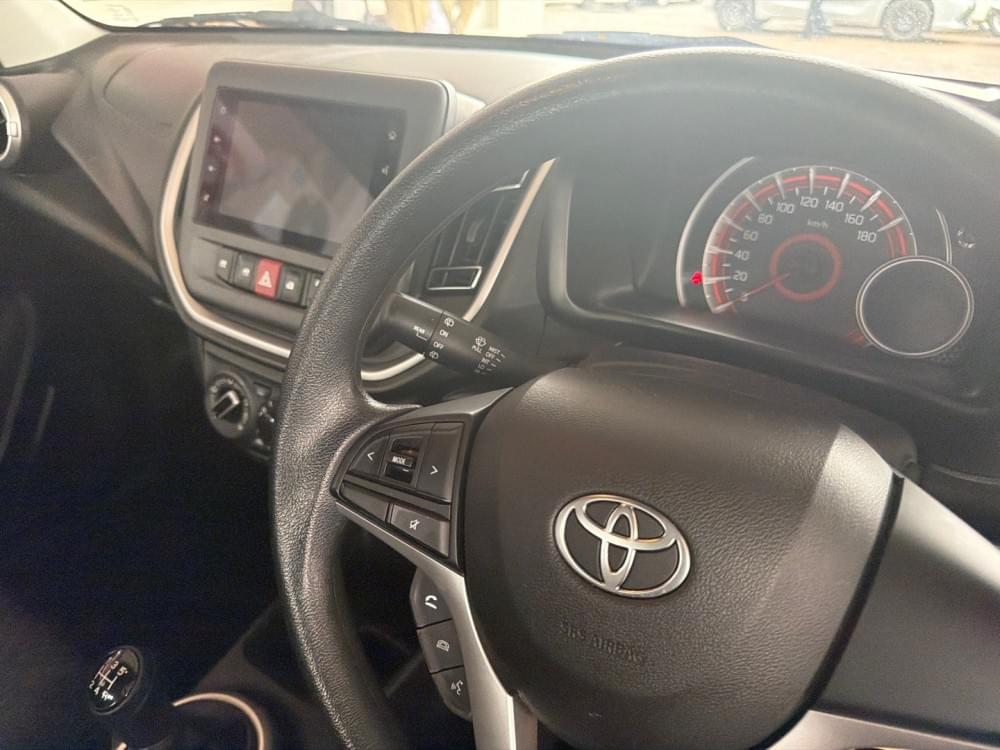 Toyota Vitz 1.0 Xr Mt