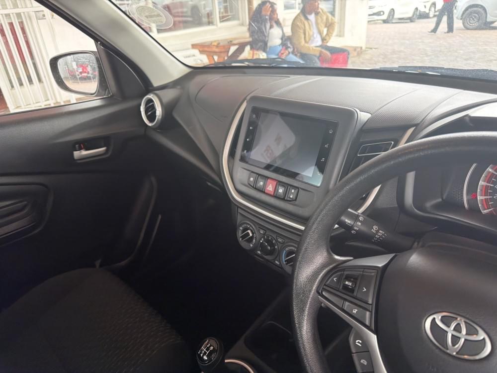 Toyota Vitz 1.0 Xr Mt