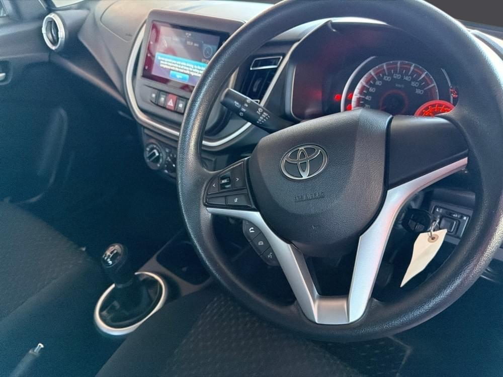 Toyota Vitz 1.0 Xr Mt
